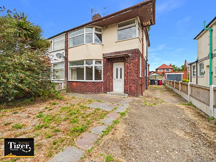 3 Bedroom Semi Detached House For Sale In Sunningdale Avenue, Blackpool, FY4