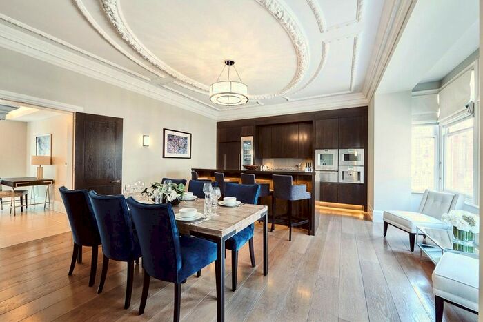 3 Bedroom Flat To Rent In Duke Street, Mayfair, London, W1K