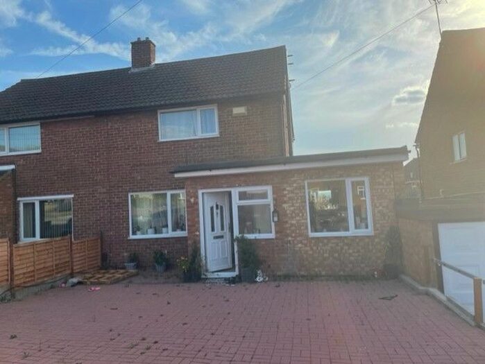 3 Bedroom Semi-Detached House To Rent In Grampian Way, Luton, LU3