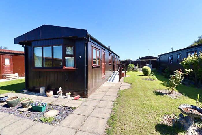 2 Bedroom Mobile Home For Sale In Birch Grove, The Elms, LN1