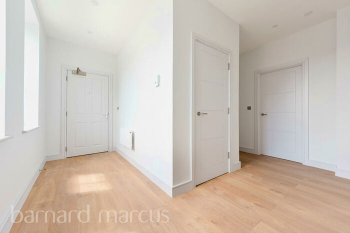 2 Bedroom Apartment To Rent In High Street, Sutton, SM1