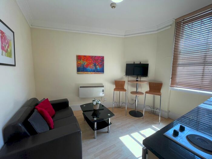 1 Bedroom Flat To Rent In White Horse Street, London, W1J