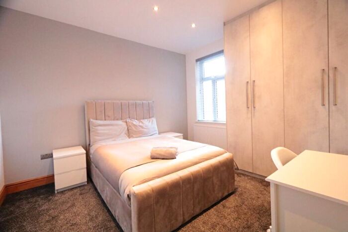 4 Bedroom Flat To Rent In Manchester Road, Chorlton Cum Hardy, Manchester, M21