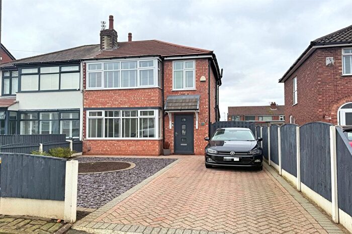 3 Bedroom Semi-Detached House For Sale In Carrington Lane, Sale, M33