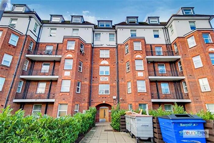 4 Bedroom Apartment To Rent In Brent View House, North Circular Road, Golders Green, NW11