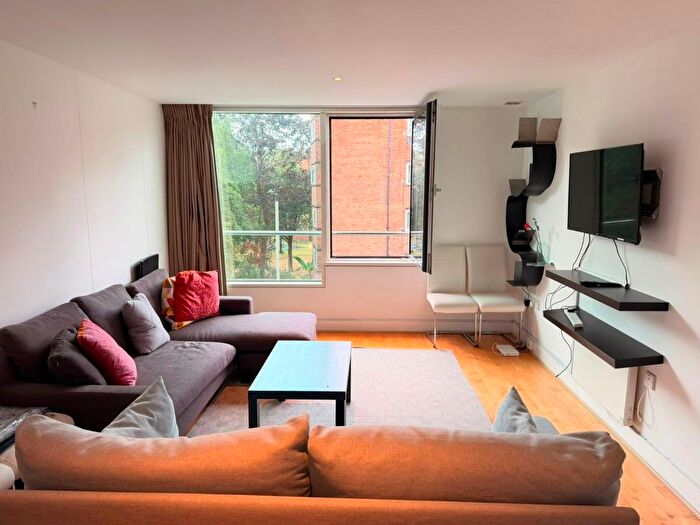2 Bedroom Flat To Rent In Empire Square East, Empire Square, London, SE1