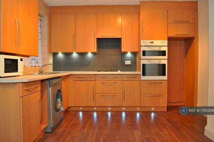 5 Bedroom Semi-Detached House To Rent In Ilmington Road, Harrow, HA3