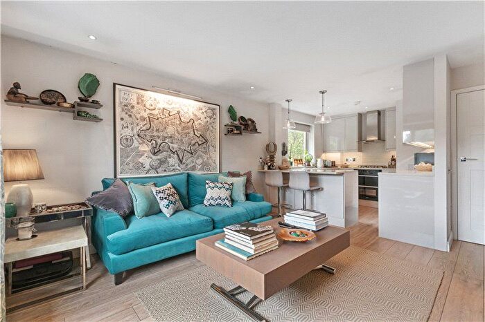 1 Bedroom Flat To Rent In Thorndike Close, West Chelsea, London, SW10