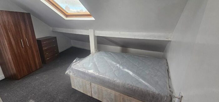 2 Bedroom Apartment To Rent In Chiswick Street, Leeds, West Yorkshire, LS6