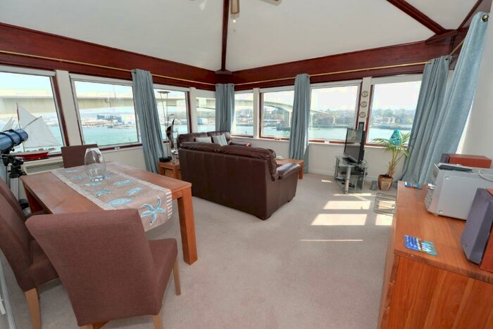 3 Bedroom Flat To Rent In Andes Close, Southampton, SO14