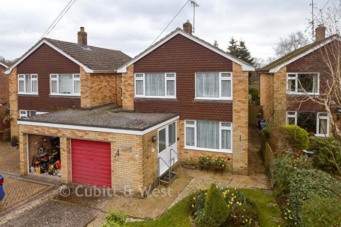 3 Bedroom Link Detached House For Sale In Chaucer Avenue, East Grinstead, West Sussex, RH19