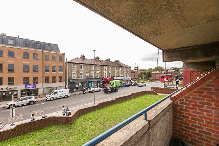 2 Bedroom Flat For Sale In Prince Of Wales Close, Thornbury Prince Of Wales Close, NW4