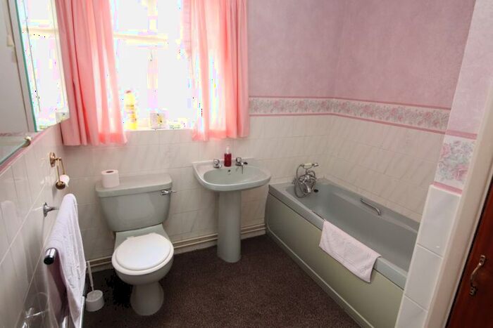 2 Bedroom Detached Bungalow For Sale In Plumtree Drive, Marshchapel, Grimsby, DN36