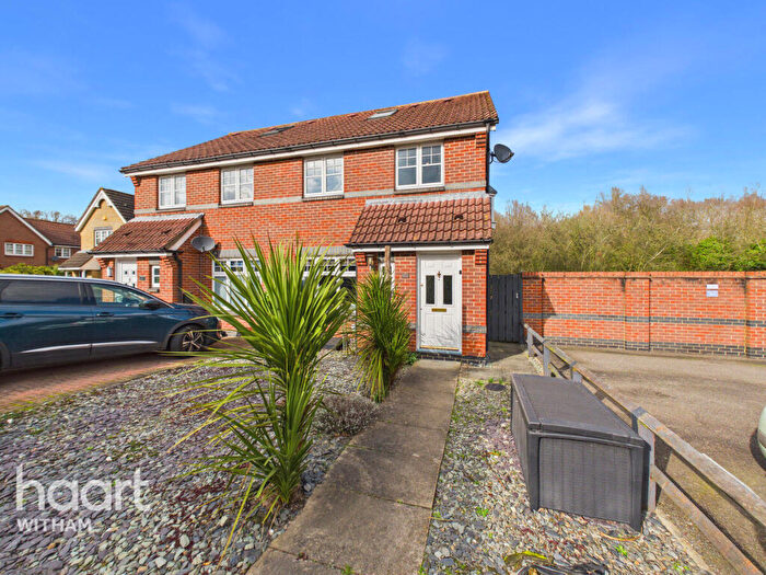 4 Bedroom Semi-Detached House For Sale In Clayshotts Drive, Witham, CM8