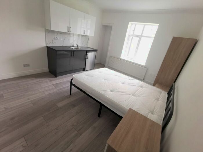 1 Bedroom Semi-Detached House To Rent In Avondale Road, Luton, Bedfordshire, LU1