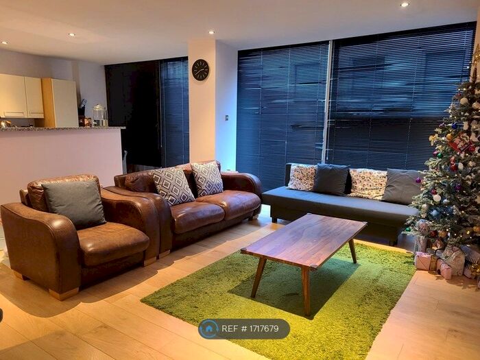 2 Bedroom Flat To Rent In Beetham Plaza, Liverpool, L2