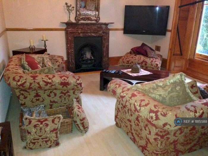 2 Bedroom Flat To Rent In The Waldrons, Croydon, CR0