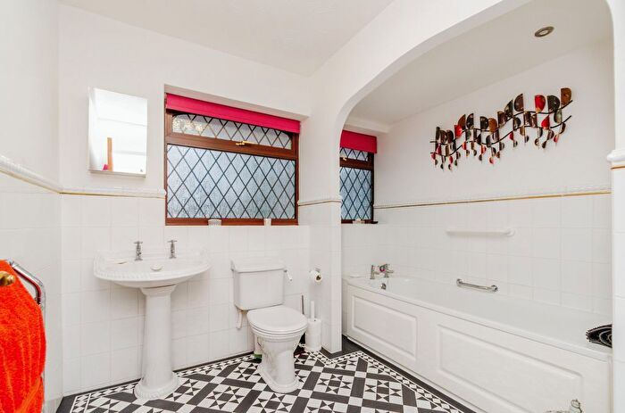 4 Bedroom Bungalow For Sale In Middleton Road, Streetly, Sutton Coldfield, B74