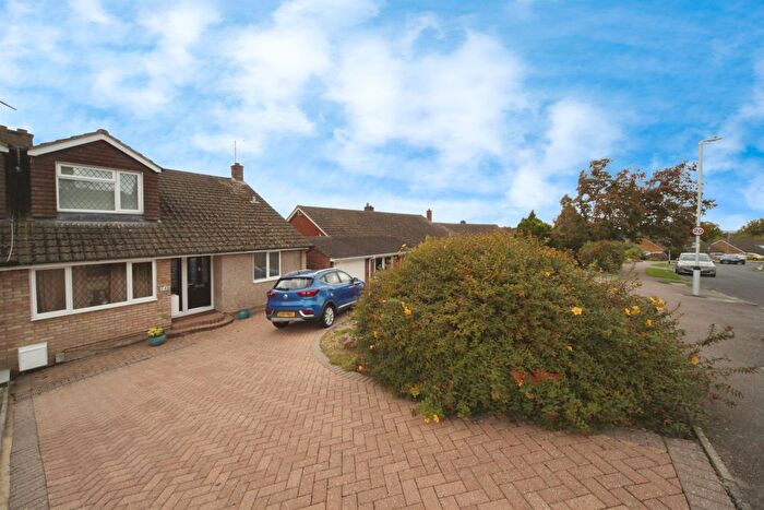 3 Bedroom Bungalow For Sale In Bibshall Crescent, Dunstable, LU6