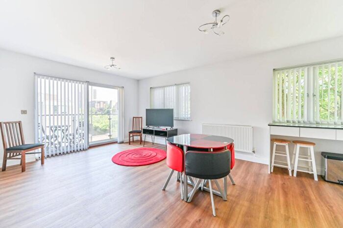 2 Bedroom Flat For Sale In Chatsworth Road, East Croydon, Croydon, CR0