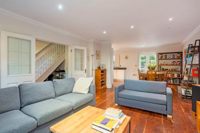 5 Bedroom End Of Terrace House To Rent In Eveleigh Avenue, Bath, BA1