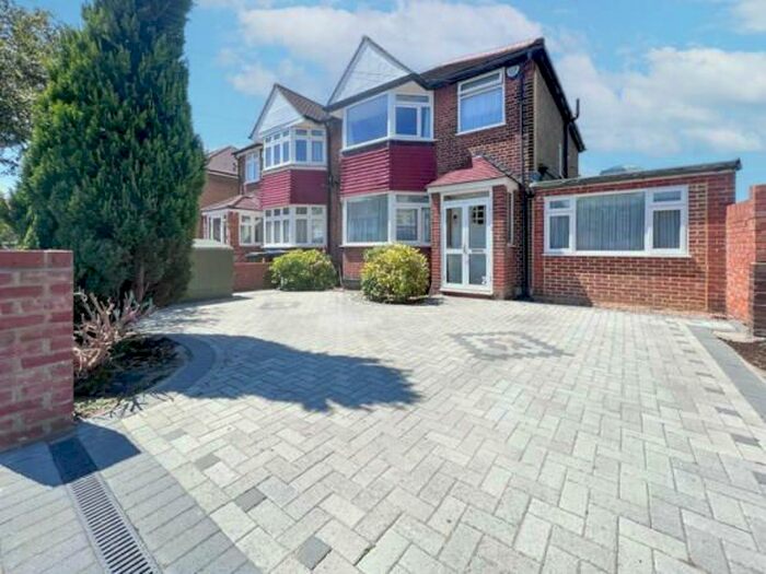 4 Bedroom Semi-Detached House To Rent In Mossville Gardens, Morden, SM4