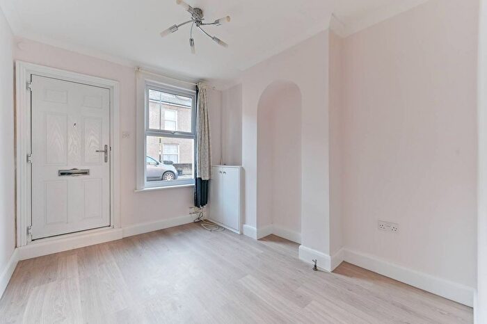 2 Bedroom Semi-detached House To Rent In Bourne Street, Croydon, CR0