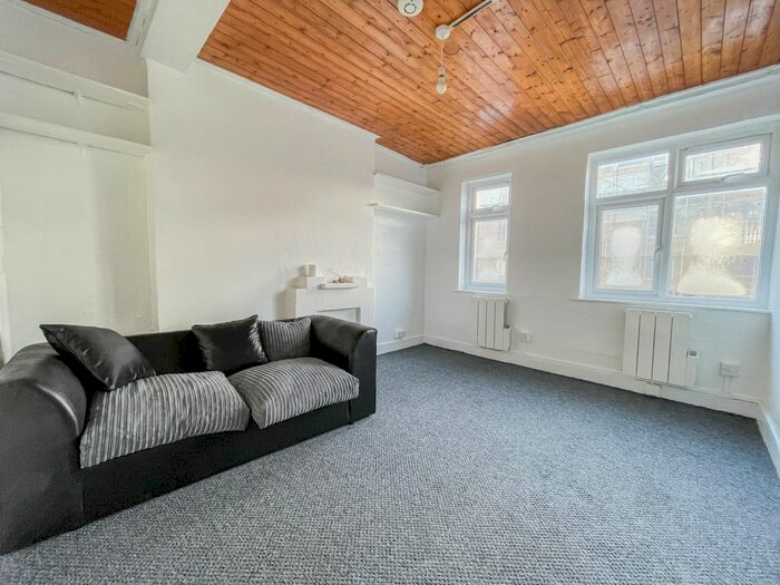 2 Bedroom Flat To Rent In Lea Bridge Road, Leyton E10