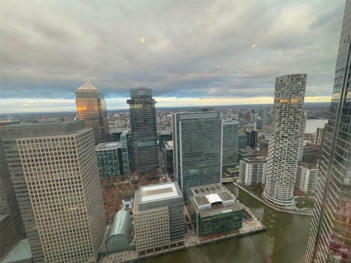 2 Bedroom Apartment To Rent In South Quay Plaza, Marsh Wall, London, E14