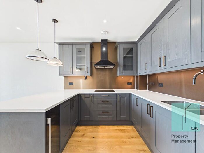 3 Bedroom Flat To Rent In Emery Way, London, E1W