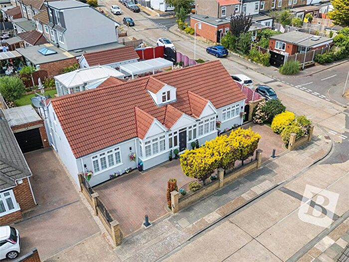 4 Bedroom Detached Bungalow For Sale In Orchard Avenue, Rainham, RM13