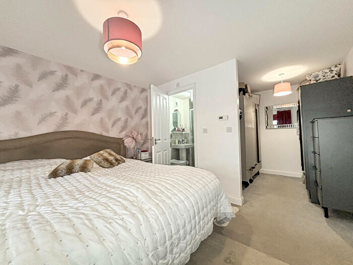 4 Bedroom Detached House For Sale In Great Hall Drive, Bury St. Edmunds, IP32