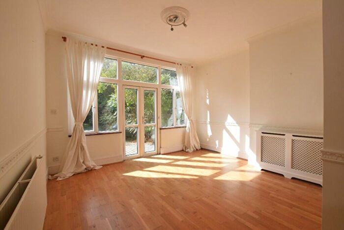 1 Bedroom Maisonette To Rent In Camborne Road, Sutton, SM2