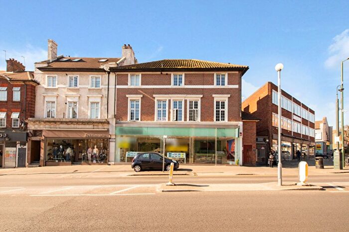 2 Bedroom Flat To Rent In Finchley Road, London, NW11