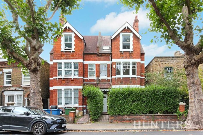 2 Bedroom Flat To Rent In Benhill Road, London, SE5