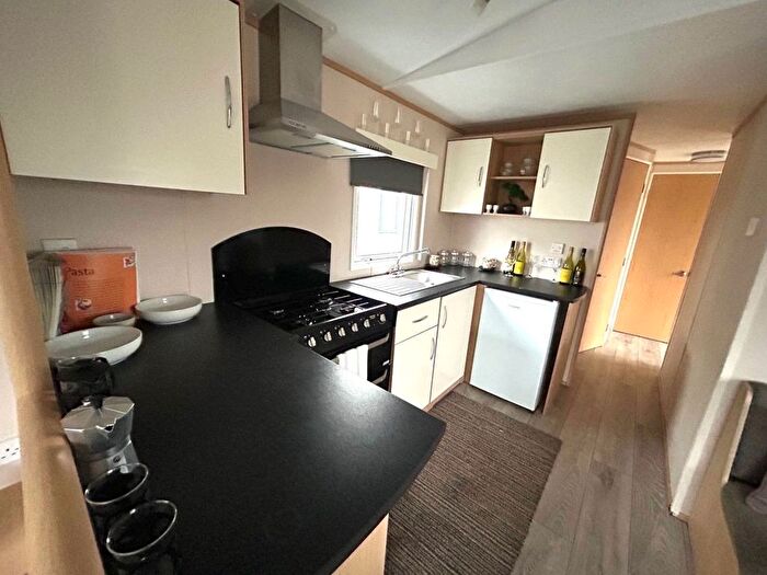 3 Bedroom Mobile/park Home For Sale In Hythe Road, Dymchurch, Romney Marsh, TN29