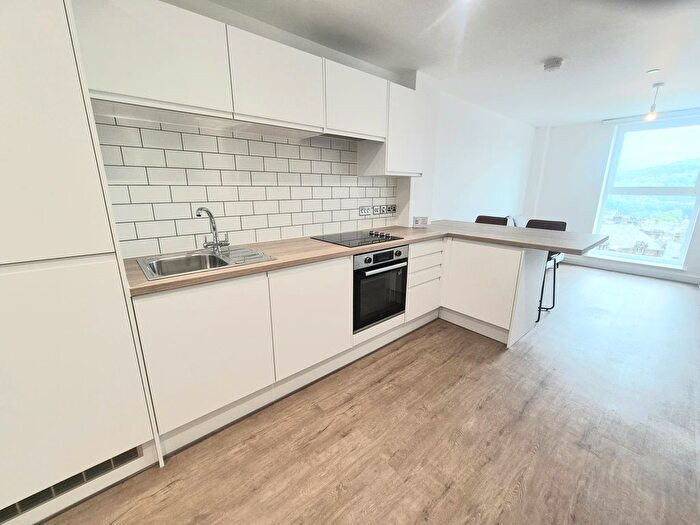1 Bedroom Flat To Rent In Cow Green, Halifax, HX1