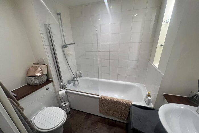 1 Bedroom Flat To Rent In Shearwater Court, DA9