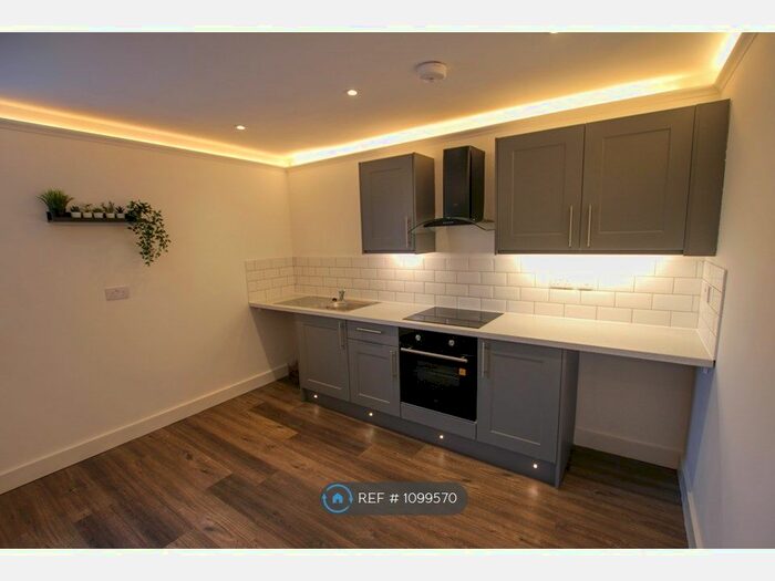 3 Bedroom Flat To Rent In Northenden Road, Sale, M33