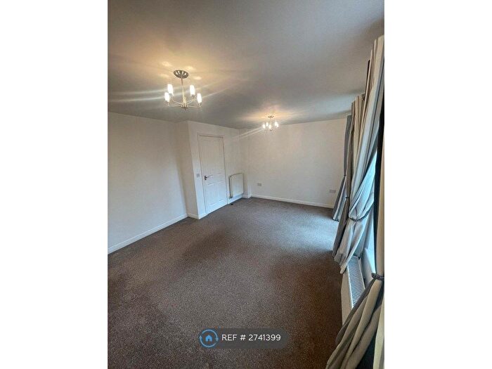 4 Bedroom Semi-Detached House To Rent In Parkside, Tamworth, B77