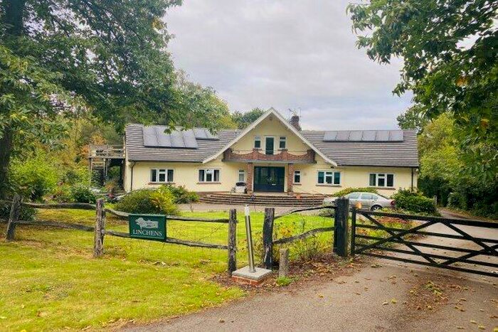 6 Bedroom Detached House To Rent In Herons Close, Crawley RH10