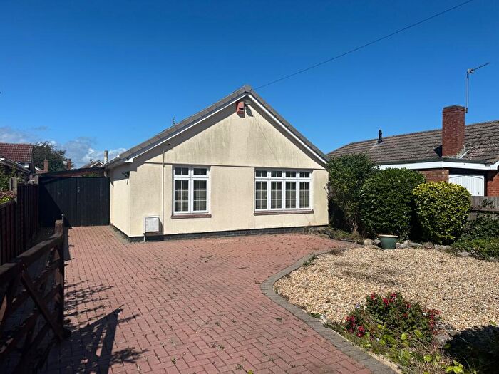 2 Bedroom Detached Bungalow For Sale In Crawte Avenue, Holbury, Southampton, Hampshire, SO45