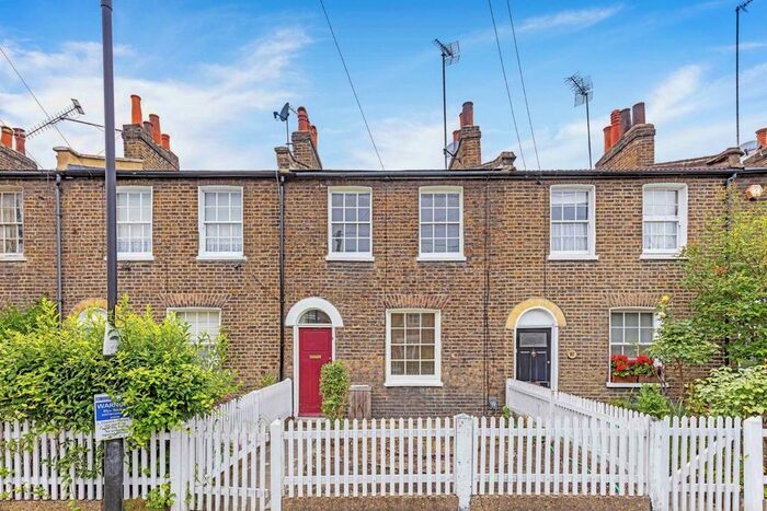 4 Bedroom Property To Rent In Shepherds Bush Place, London, W12