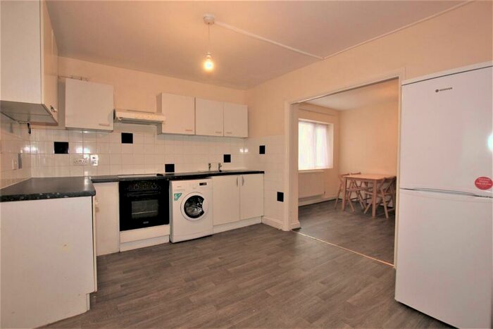 3 Bedroom Flat To Rent In Hermitage Road, Manor House, N4