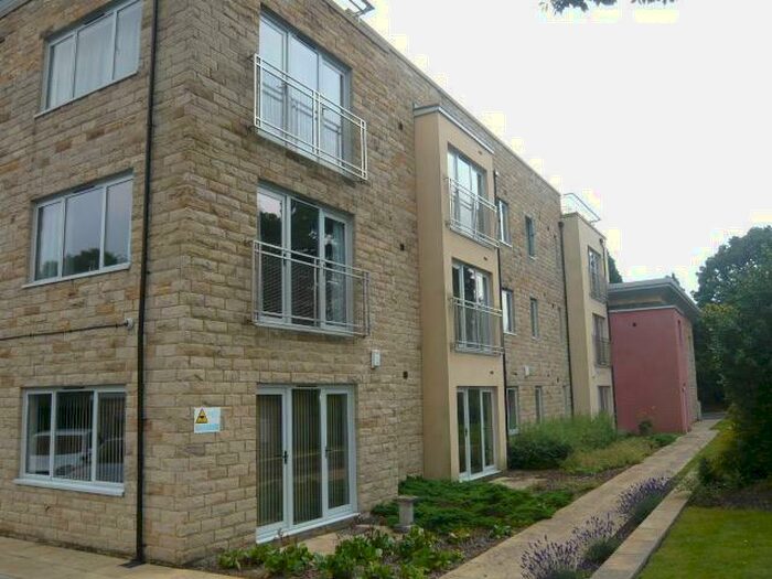 2 Bedroom Flat To Rent In Brodwell Grange, Leeds, West Yorkshire, Uk, LS18