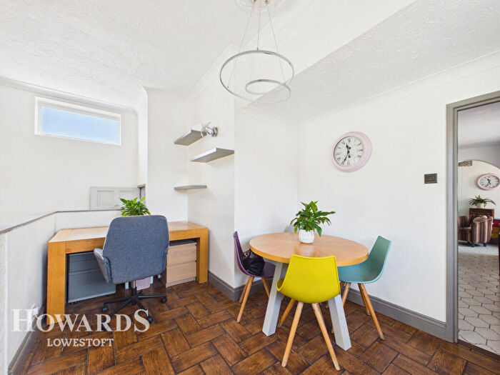 4 Bedroom Detached Bungalow For Sale In Beccles Road, Carlton Colville, NR33