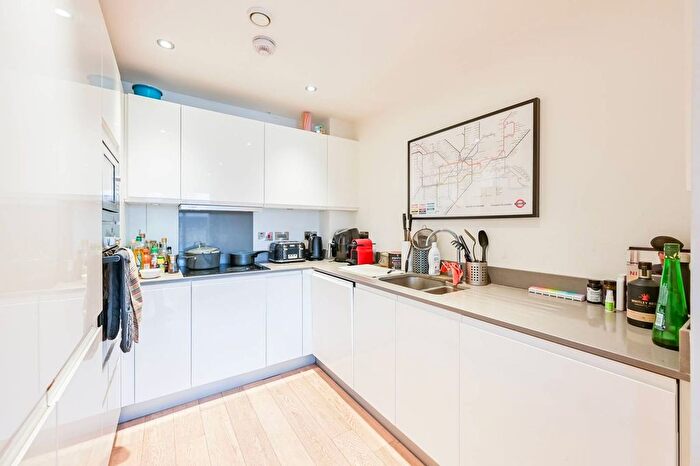 1 Bedroom Flat To Rent In Fairfield Road, Bow, London, E3