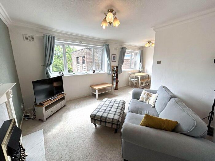 1 Bedroom Flat To Rent In Clarendon Crescent, Manchester, M30