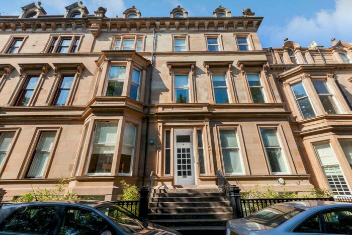 3 Bedroom Flat To Rent In Stunning Bed Conversion At Crown Tr., G12