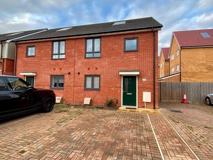 3 Bedroom Semi-Detached House To Rent In Mallins Way, Grays, RM16